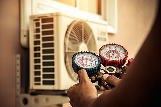 Professional Hvac Maintenance technician working in Bryant, IN